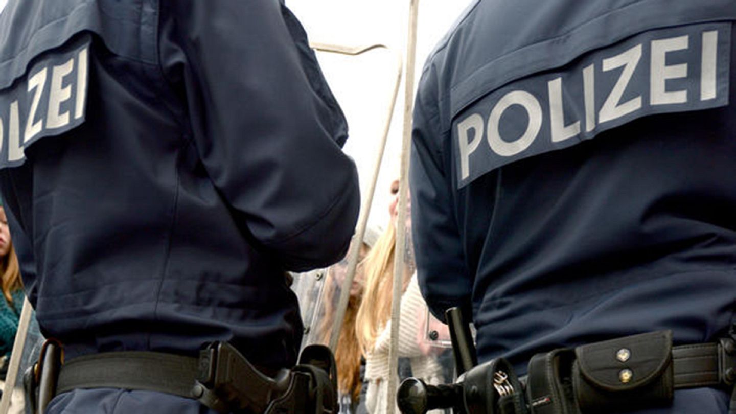 Εμπρηστική επίθεση στο αυτοκίνητο διπλωμάτη στο Βερολίνο – Πέταξαν μπογιές στο ιταλικό προξενείο στη Βαρκελώνη
