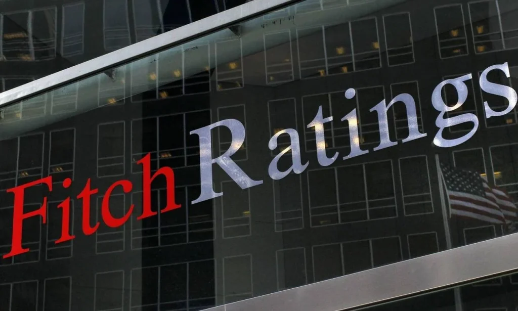Fitch Ratings: Ο διεθνής οίκος αξιολόγησης αναβάθμισε την ελληνική οικονομία σε ΒΒ+