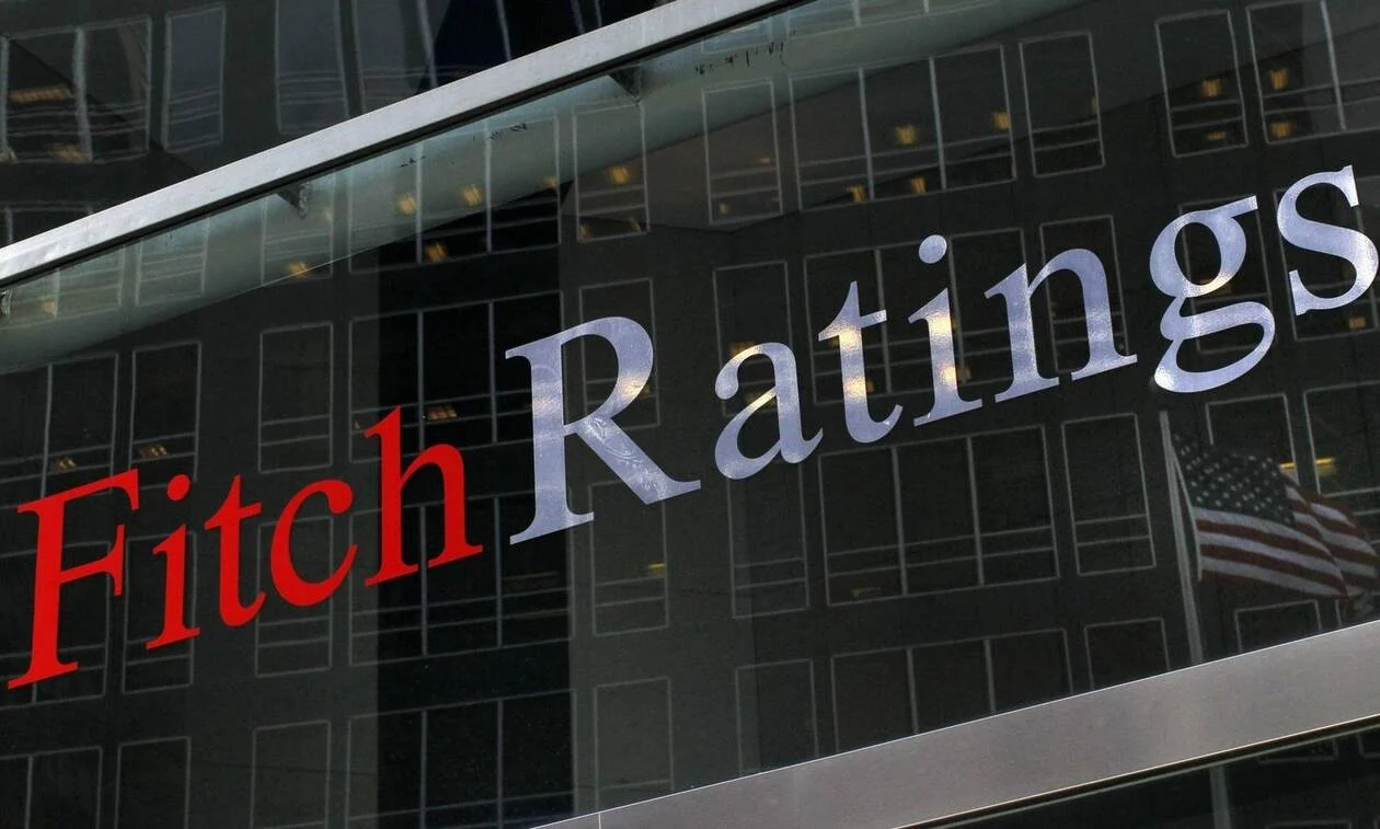 Fitch Ratings: Ο διεθνής οίκος αξιολόγησης αναβάθμισε την ελληνική οικονομία σε ΒΒ+