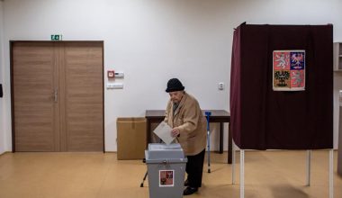 Τσεχία: Συνεχίζεται σήμερα ο β’ γύρος των προεδρικών εκλογών – Τι δείχνουν οι τελευταίες δημοσκοπήσεις