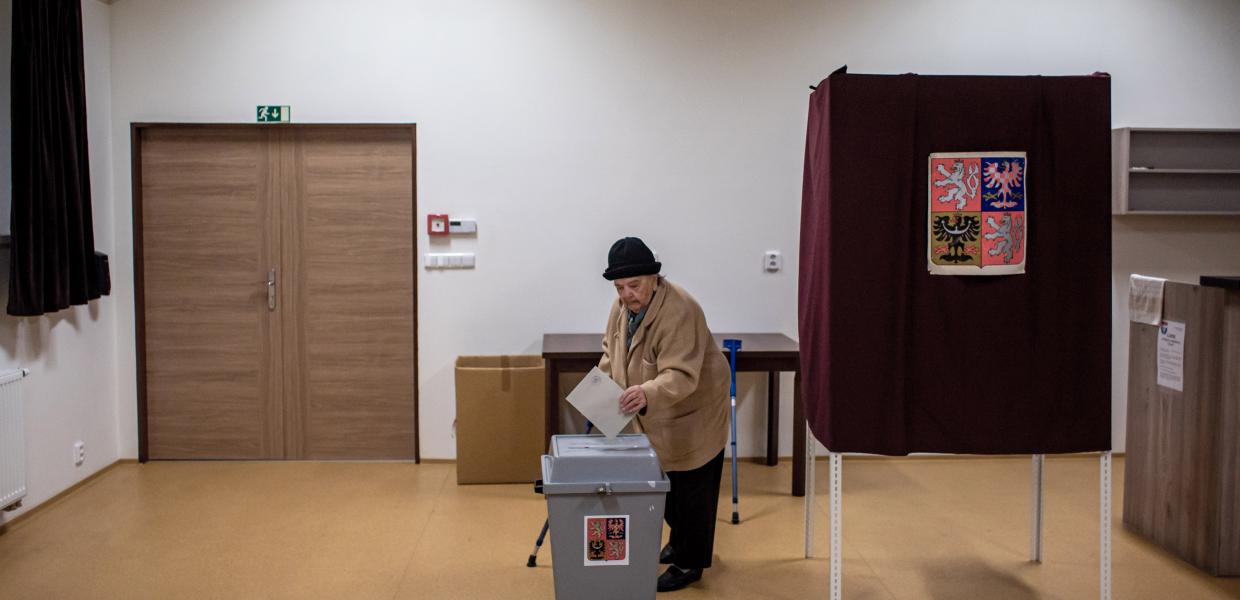 Τσεχία: Συνεχίζεται σήμερα ο β’ γύρος των προεδρικών εκλογών – Τι δείχνουν οι τελευταίες δημοσκοπήσεις