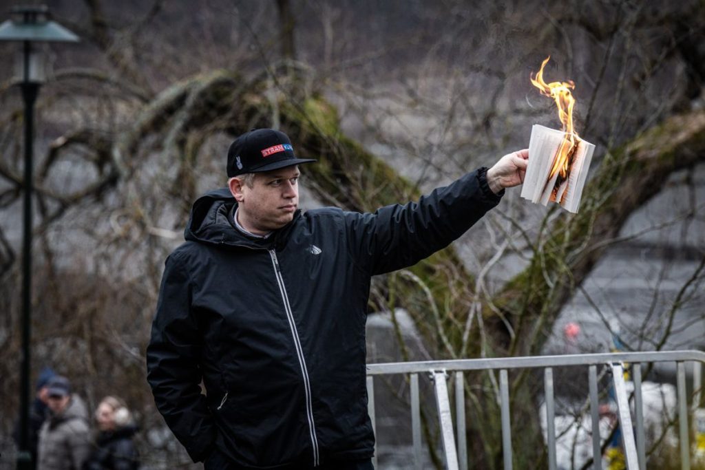 Το ΥΠΕΞ της Σουηδίας καλεί τους πολίτες της να αποφεύγουν τα πλήθη στην Τουρκία μετά το κάψιμο του Κορανίου