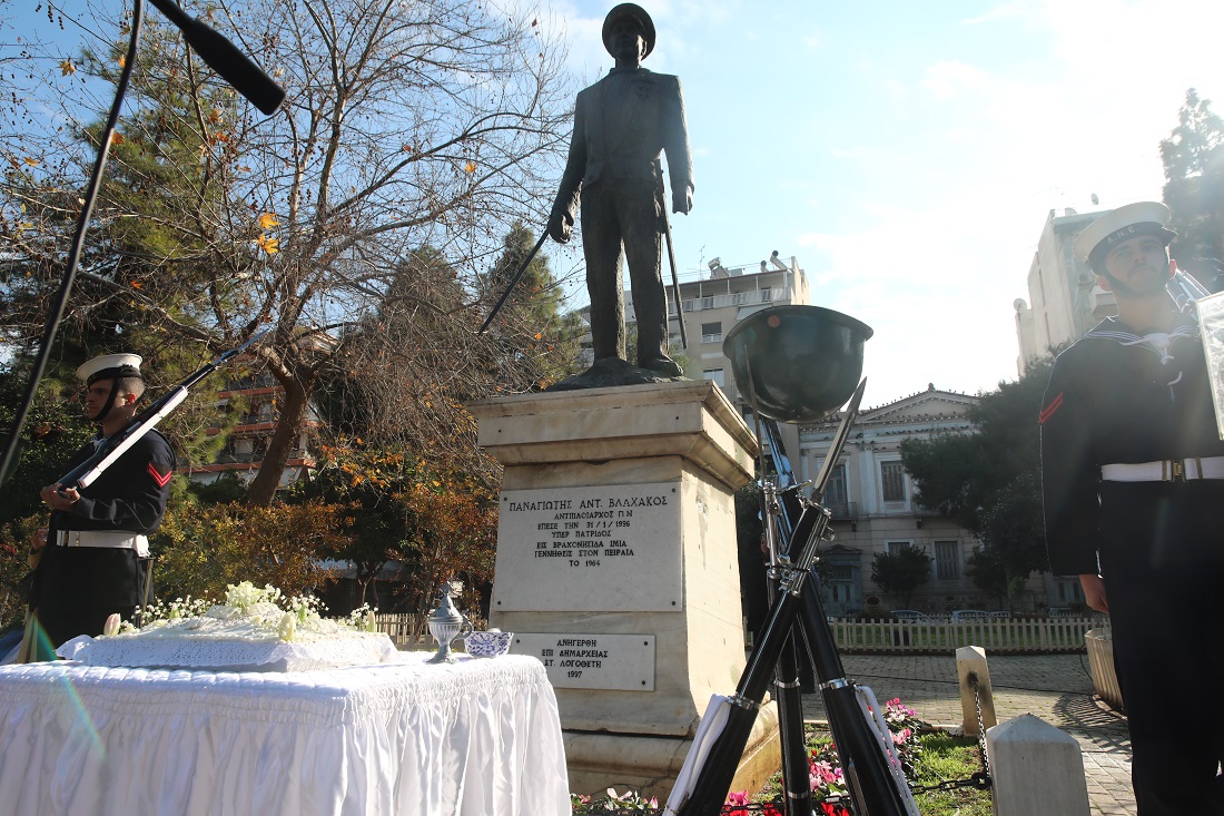 Ίμια: Τελέστηκε μνημόσυνο για τα 27 χρόνια από τον θάνατο του αντιναύαρχου Παναγιώτη Βλαχάκου