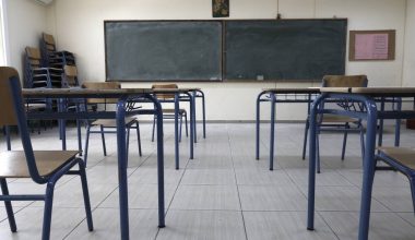 Τριών Ιεραρχών: Κανονικά το μάθημα στα σχολεία αύριο – Κλειστά φροντιστήρια και κέντρα ξένων γλωσσών