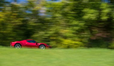 Η Ferrari θέλει τα ηλεκτρικά της να ακούγονται σαν βενζινοκίνητα