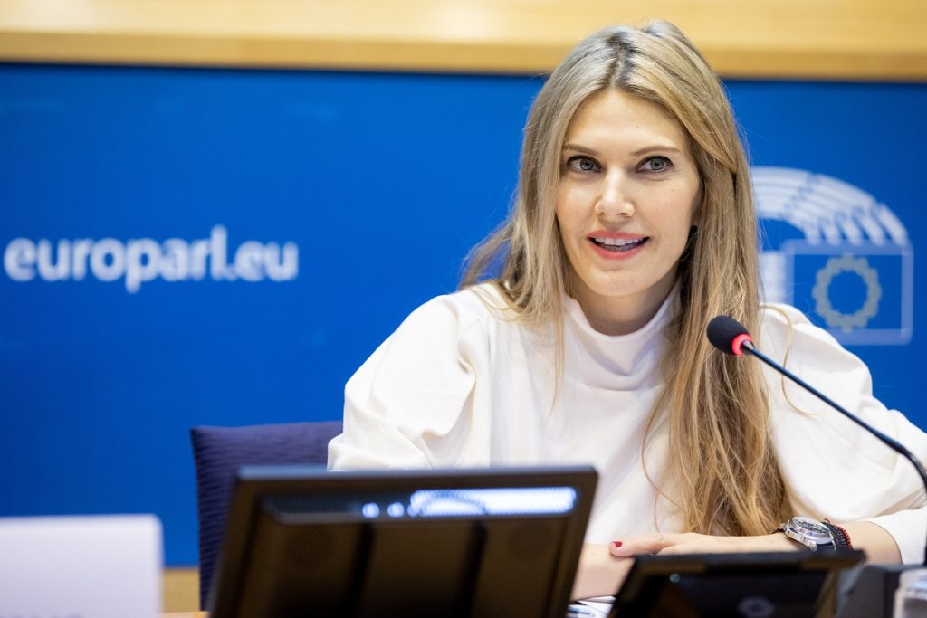 Ε.Καϊλή: «Πουθενά δεν λέει ότι έδωσε τη βαλίτσα με τα χρήματα στον πατέρα της για να τα κρύψει» λέει ο δικηγόρος της