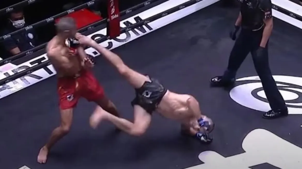 Έλληνας αθλητής νικητής με το πιο εντυπωσιακό νοκ άουτ σε αγώνα Muay Thai στην Ταϊλάνδη (βίντεο)