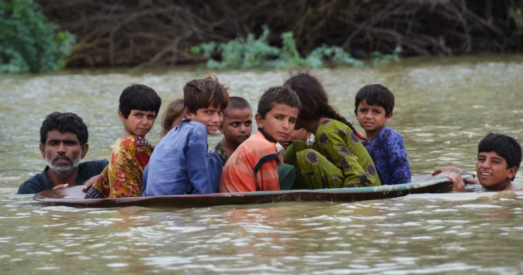 Πακιστάν: Δέκα παιδιά έχασαν τη ζωή τους από ανατροπή σκάφους σε λίμνη (βίντεο)
