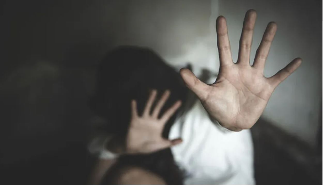 19χρονη καταγγέλει απόπειρα βιασμού: «Αν δεν με βοηθούσαν οι φίλοι μου, δεν ξέρω πού θα βρισκόμουν αυτή τη στιγμή»