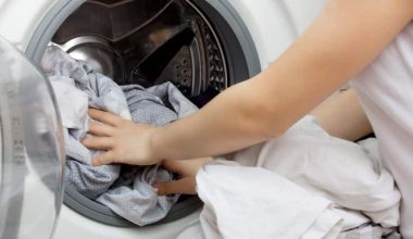 Θα σας «σώσει»: Το κόλπο για να μην μυρίζει άσχημα το πλυντήριο ρούχων