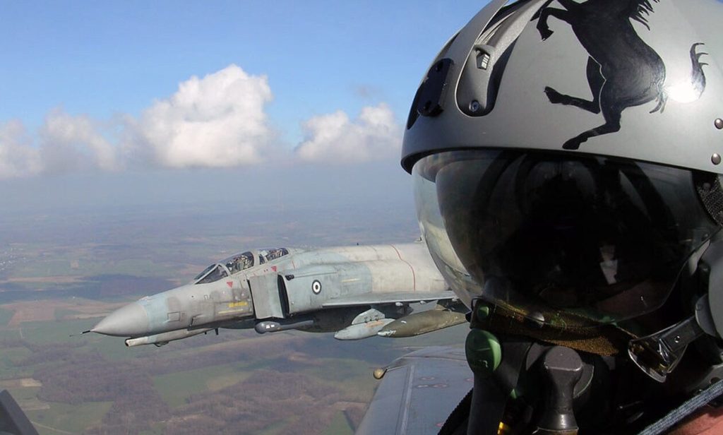 Πτώση του Phantom F-4: «Ήρθαν και μου είπαν ότι ψάχνουν τον γιο μου» λέει ο πατέρας του αγνοούμενου κυβερνήτη