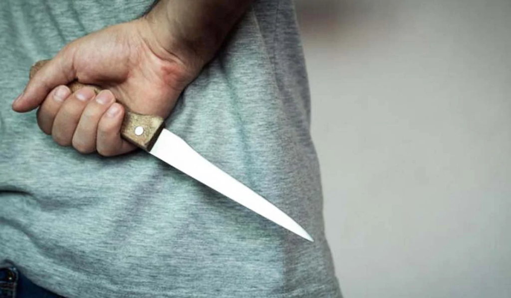 Βόλος: 22χρονος απείλησε με μαχαίρι την 47χρονη μητέρα του