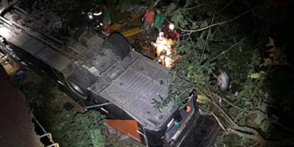 Βραζιλία: Λεωφορείο έπεσε από γέφυρα – Τέσσερις νεκροί