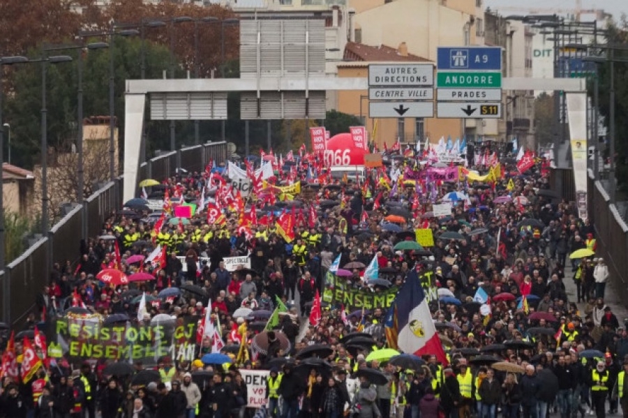 Όλοι εναντίον του Μακρόν: Πάνω από 1 εκατομμύριο άνθρωποι σε 250 πόλεις διαδηλώνουν κατά του συνταξιοδοτικού (βίντεο)