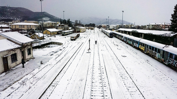 Καιρός: Πέφτει κι άλλο η θερμοκρασία σήμερα με βροχές, καταιγίδες και χιόνια