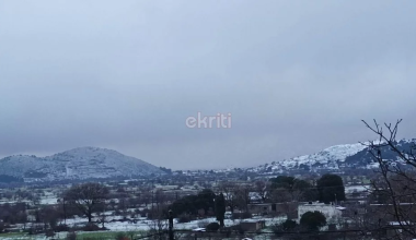 Κρήτη: Μπλακ άουτ από τα ξημερώματα και κλειστά σχολεία στο Οροπέδιο Λασιθίου λόγω του χιονιά (φώτο)