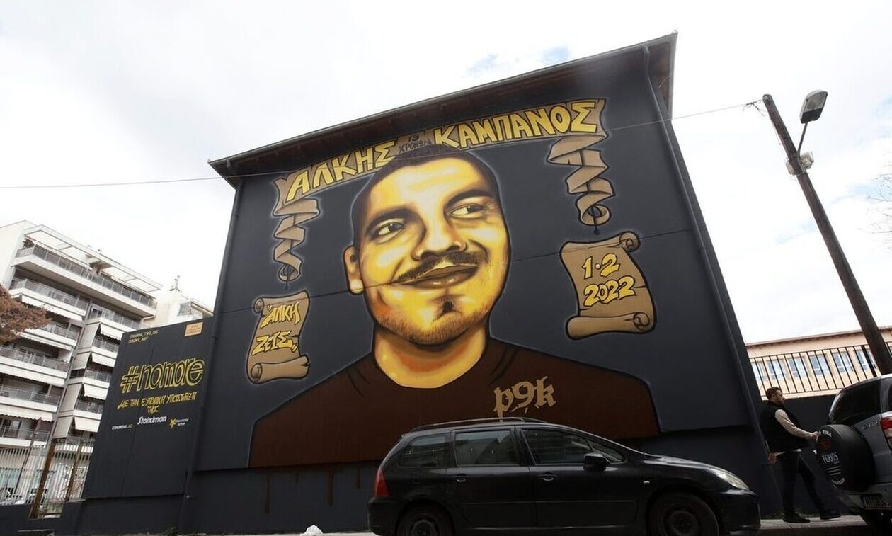 Άλκης Καμπανός: Ο αστυνομικός που τον είδε να αφήνει την τελευταία του πνοή τιμά τη μνήμη του