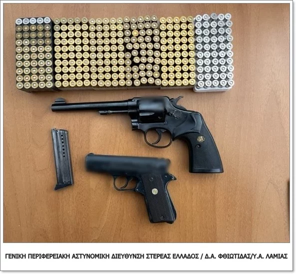 Συνελήφθη 50χρονος στη Λαμία που είχε μετατρέψει το σπίτι του σε οπλοστάσιο (φωτο)