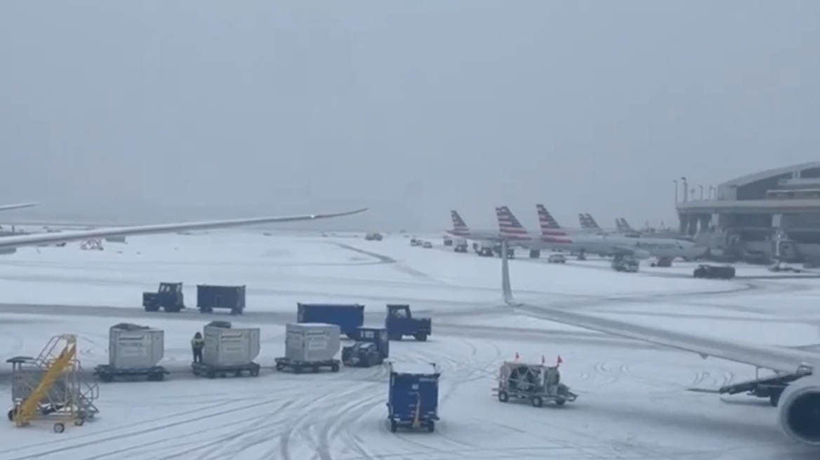 ΗΠΑ: 1.400 ακυρώσεις πτήσεων εξαιτίας της παγοθύελλας