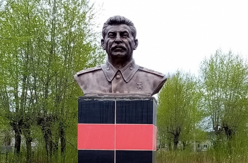 Ρωσία: Έγιναν αποκαλυπτήρια προτομής του Στάλιν για τα 80 χρόνια από τη νίκη των Σοβιετικών επί των Ναζί (φώτο & βίντεο)