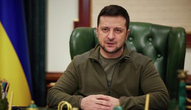 «Τσάκωσαν» υπουργό του Β.Ζελένσκι με ένα εκατ. δολ. στον… καναπέ! (βίντεο)