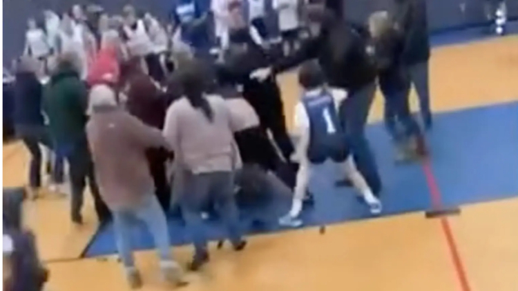 ΗΠΑ: Νεκρός 60χρονος που ενεπλάκη σε επεισόδια σε σχολικό αγώνα μπάσκετ