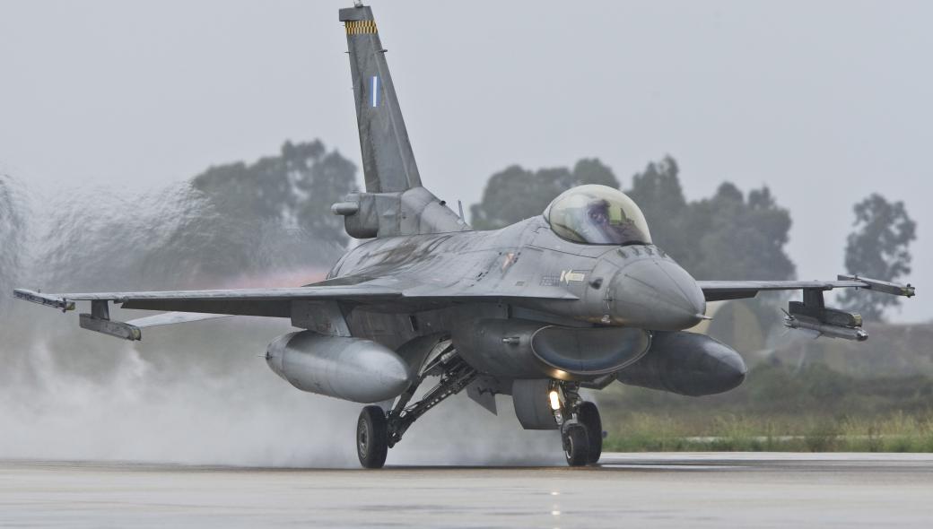 Διατεθειμένη να στείλει F-16 στην Ουκρανία δηλώνει η Πολωνία