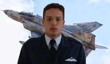 Πτώση Phantom: «Με πληγώνει που δεν μπόρεσε να πάρει την τύχη του αεροπλάνου στα χέρια του» λέει ο πατέρας του Τουρούτσικα