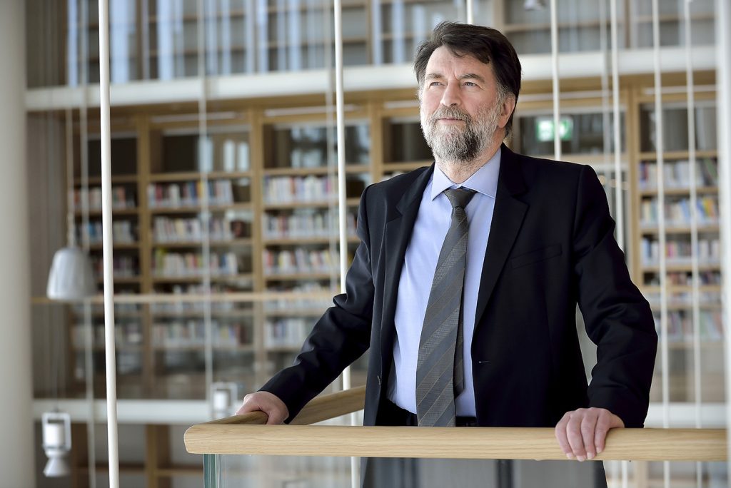 Φίλιππος Τσιμπόγλου: «Έφυγε» ξαφνικά από τη ζωή σε ηλικία 67 ετών ο γενικός διευθυντής της Εθνικής Βιβλιοθήκης