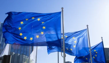 ΕΕ: Συμφωνία για επιβολή πλαφόν στα ρωσικά πετρελαϊκά προϊόντα
