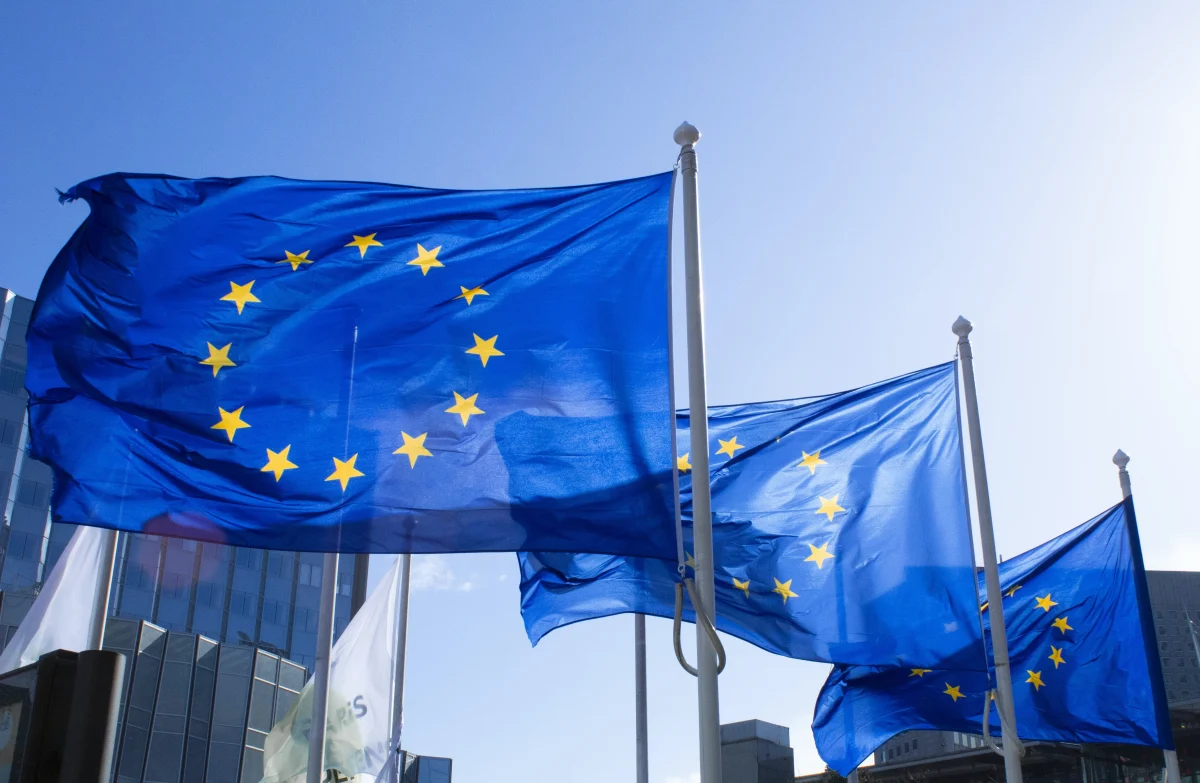 ΕΕ: Συμφωνία για επιβολή πλαφόν στα ρωσικά πετρελαϊκά προϊόντα