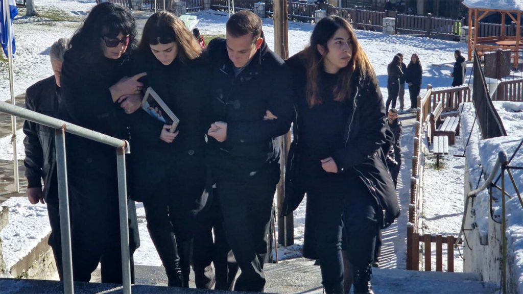 Θρήνος στην τελετή κήδευσης του Ε.Τσιτλακίδη – Ο συγκινητικός αποχαιρετισμός του αδερφού του: «Είσαι ο ήρωάς μας»