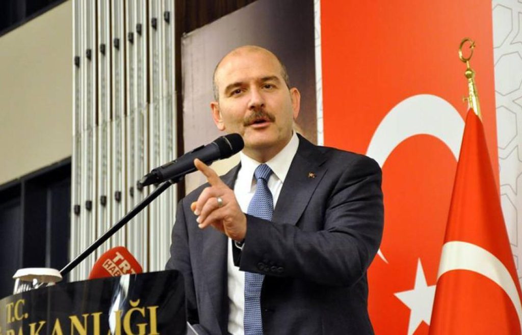 Προκλητικός ο Σ.Σοϊλού: «Ο Αμερικανός πρέσβης να πάρει τα βρώμικα χέρια του από την Τουρκία»