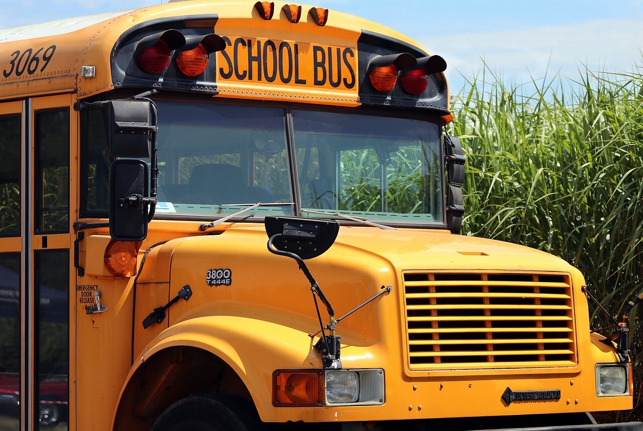 Φλόριντα: Η στιγμή που 9χρονη ξυλοκοπείται άγρια μέσα σε σχολικό λεωφορείο (βίντεο)