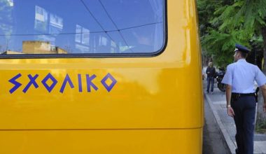 Τροχαίο με σχολικό λεωφορείο στη Βούλα – Καλά στην υγεία τους οι μαθητές
