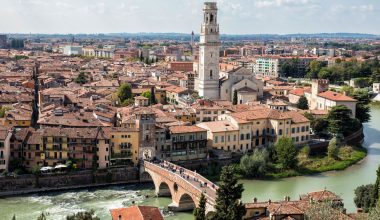 Βερόνα: Η ρομαντική πόλη της Ιταλίας με τα μεσαιωνικά κάστρα που θεωρείται η πόλη του έρωτα