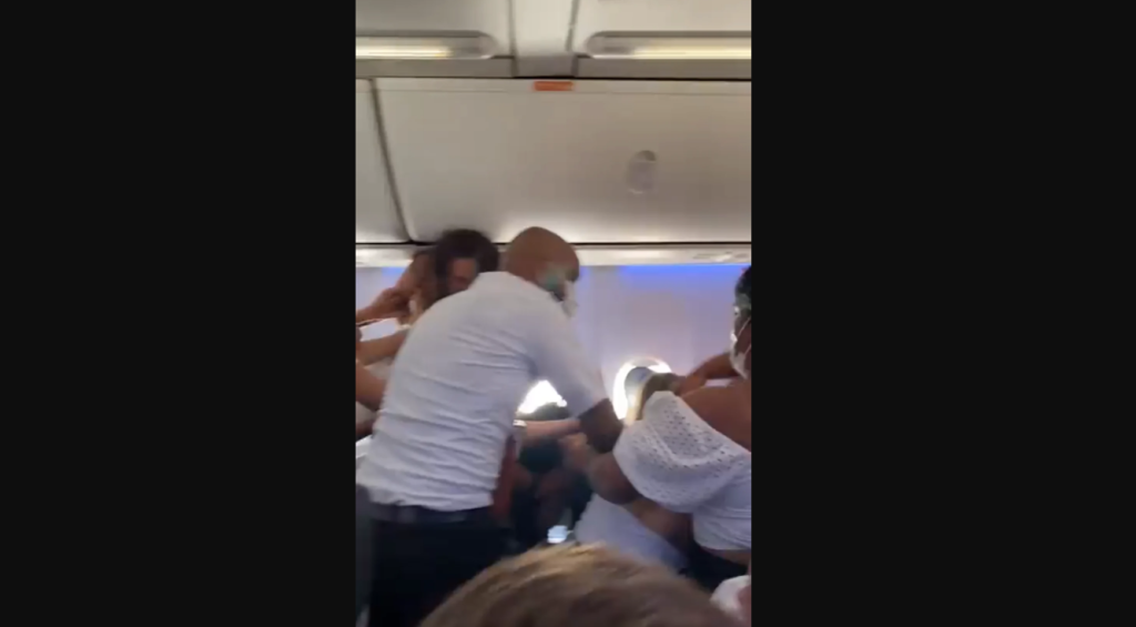 Σκηνές απείρου κάλους στη Βραζιλία: Άγριος καυγάς δύο οικογενειών για μια… θέση στο παράθυρο (βίντεο)