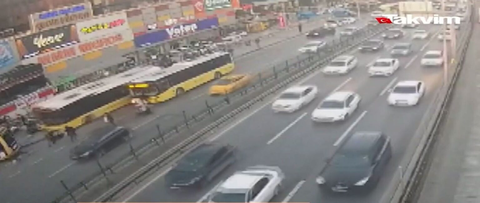 Κωνσταντινούπολη: Λεωφορείο έπεσε πάνω σε δεκάδες πεζούς που περίμεναν στη στάση (βίντεο)