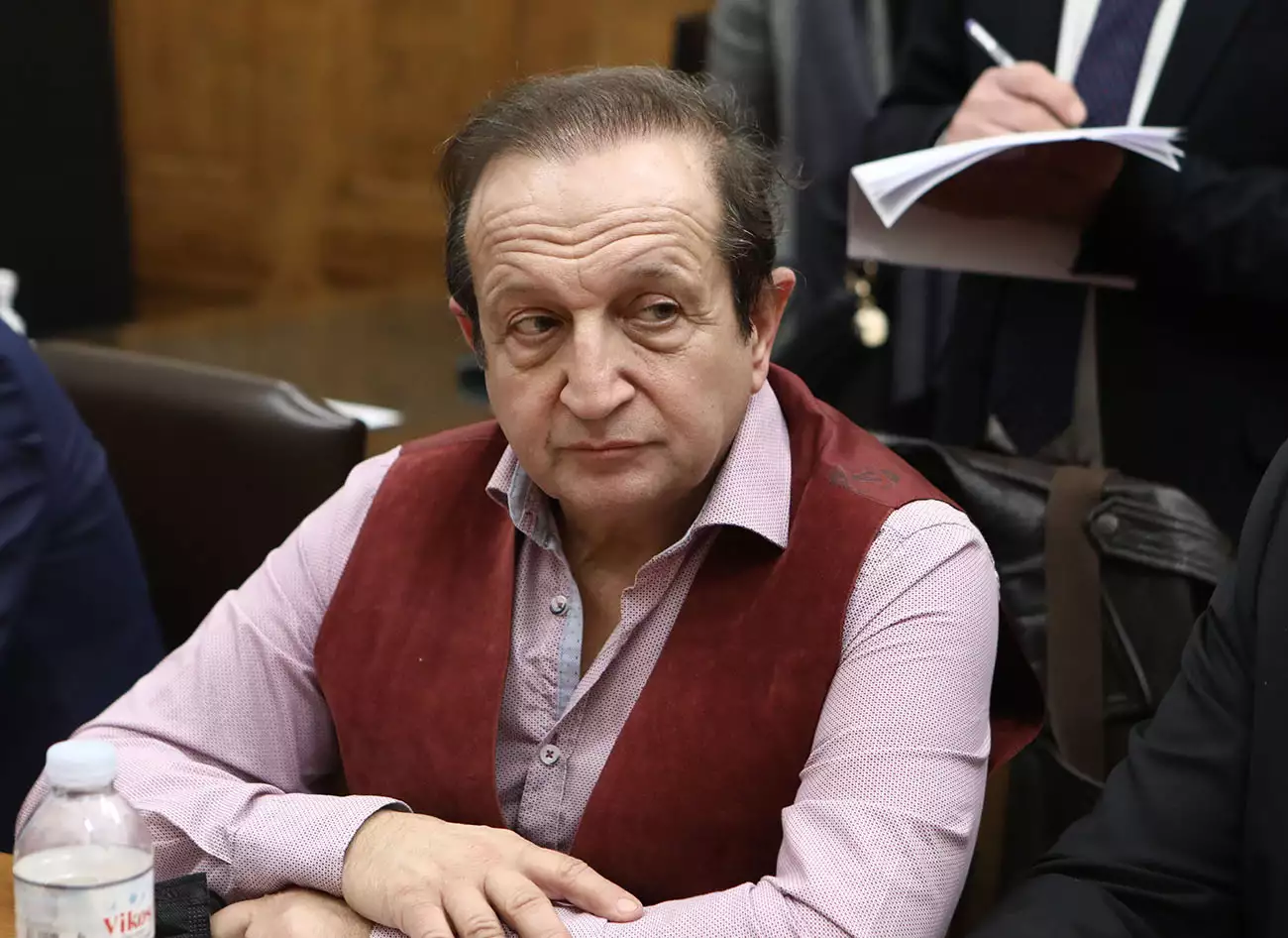 Σ.Μπιμπίλας: «Με γράφουν “Πιπίλα” – Έγραψαν “το στρουμφάκι μπήκε στη Βουλή”»