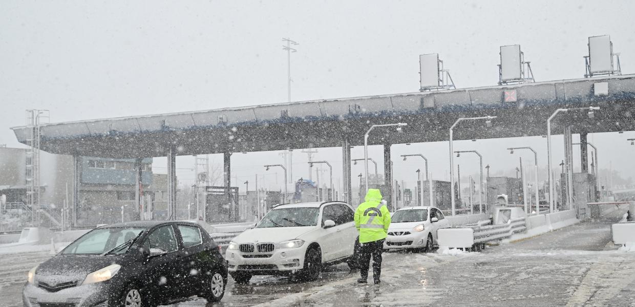Λαμία: «Κόλλησαν» λεωφορεία στην Εθνική Οδό που μετέφεραν μαθητές στην Αθήνα