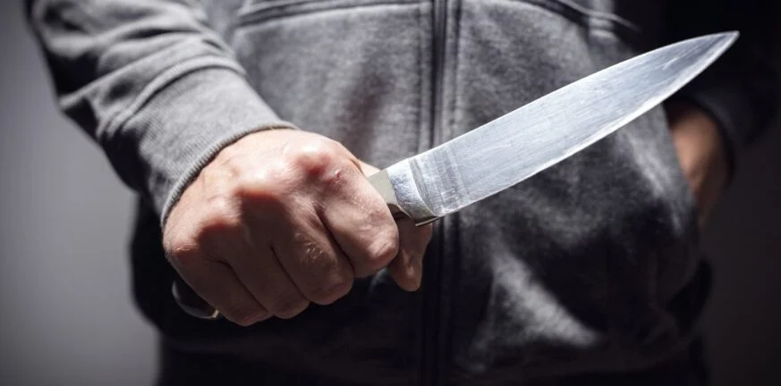 Πάτρα: Συνελήφθησαν δύο άνδρες που απείλησαν με μαχαίρι ντελιβερά