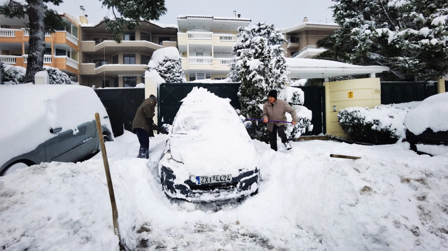 Η κακοκαιρία «Μπάρμπαρα» έφερε πυκνή χιονόπτωση στον Διόνυσο (φωτο)