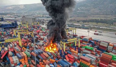 Σεισμός στην Τουρκία: Φωτιά στο λιμάνι του Ισκεντερούν