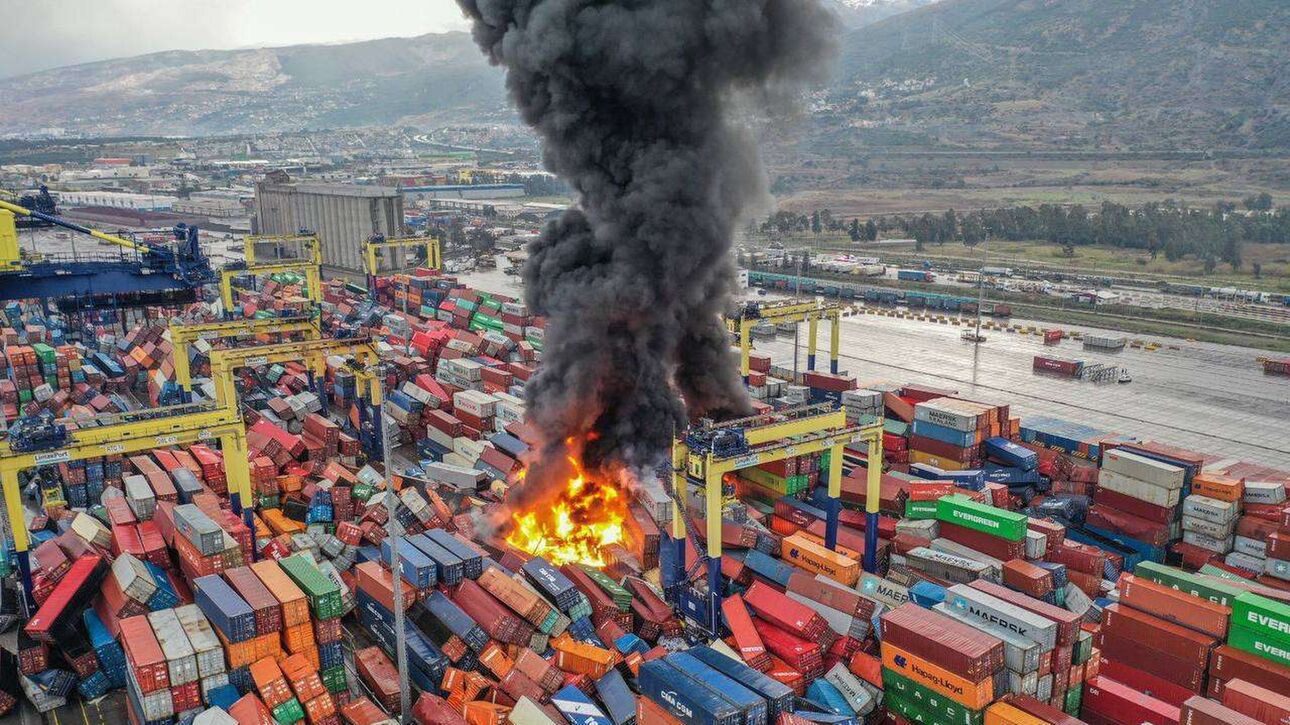 Σεισμός στην Τουρκία: Φωτιά στο λιμάνι του Ισκεντερούν