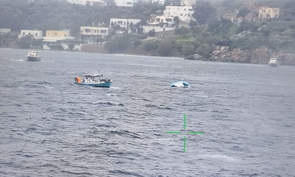 Λέρος: Πέντε νεκρά παιδιά από τα επτά που διασώθηκαν από ναυάγιο με παράνομους μετανάστες