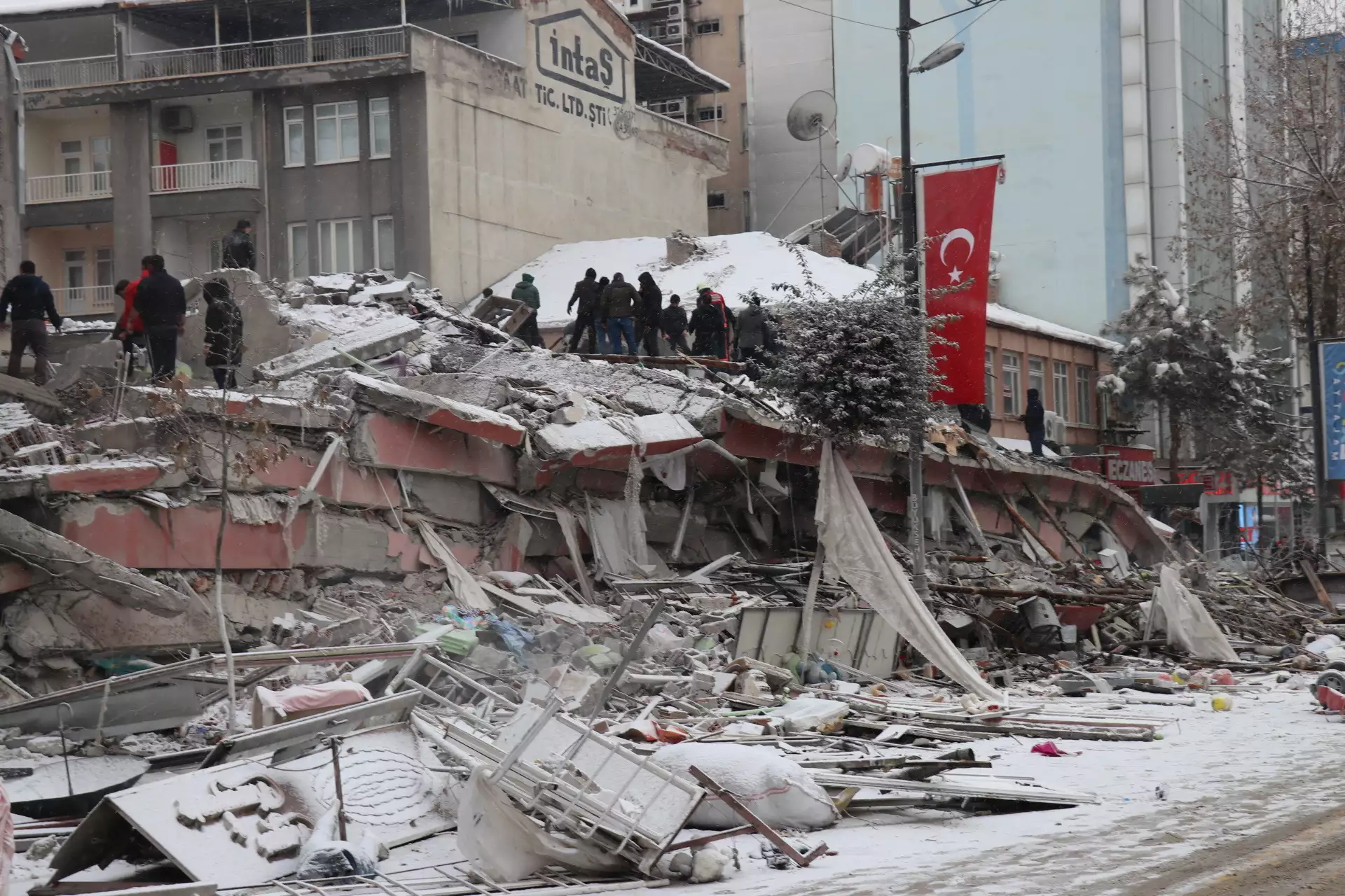Σεισμός στην Τουρκία: Πάνω από 300 Ρώσοι στρατιώτες βοηθούν τους σεισμόπληκτους