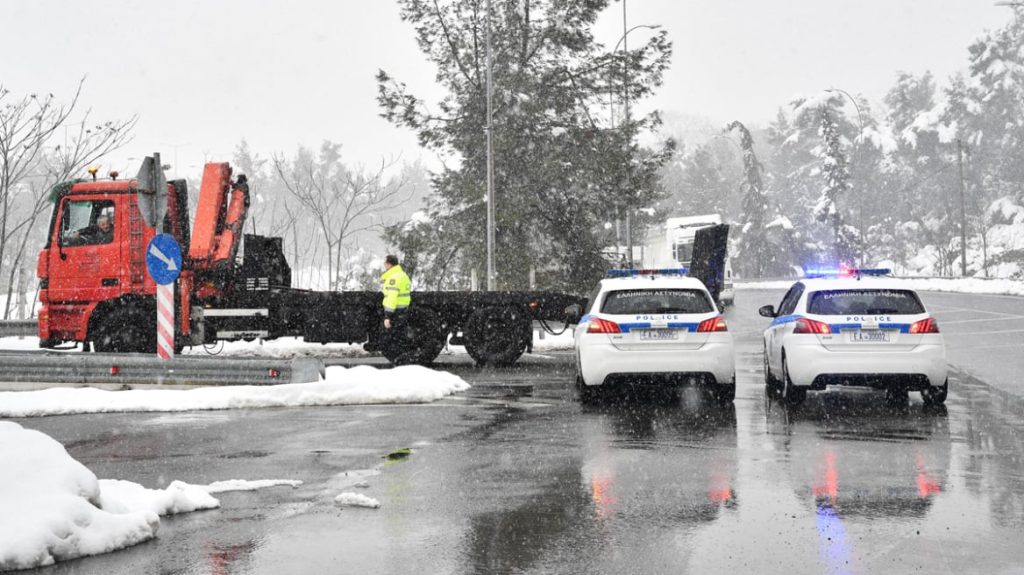 Κλειστή για μία ώρα η Κατεχάκη για να καθαριστεί από την πυκνή χιονόπτωση