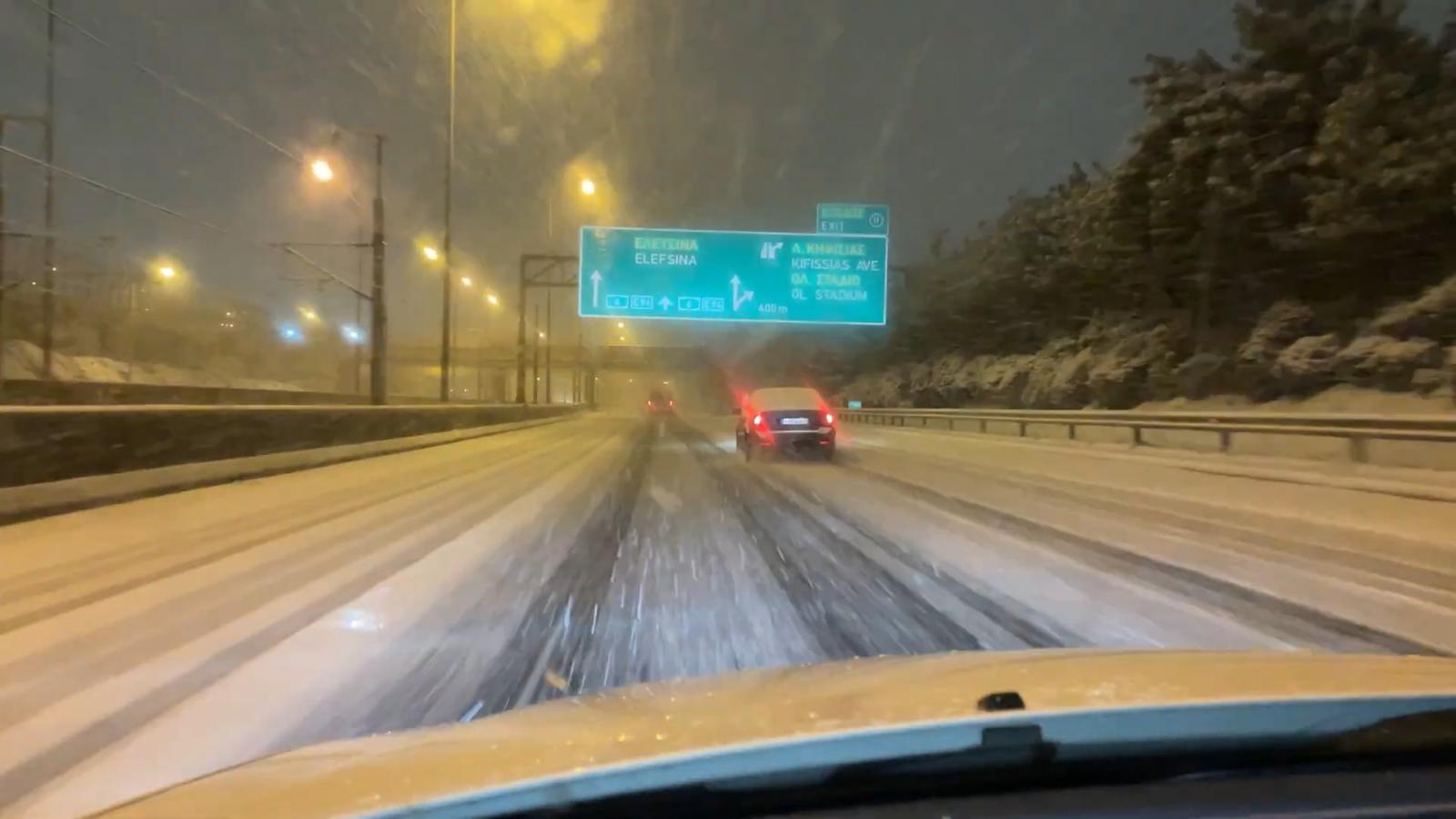 Κακοκαιρία «Μπάρμπαρα» – Αττική οδός: «Απαγόρευση της κυκλοφορίας από τις 20:00 για όλα τα φορτηγά οχήματα»