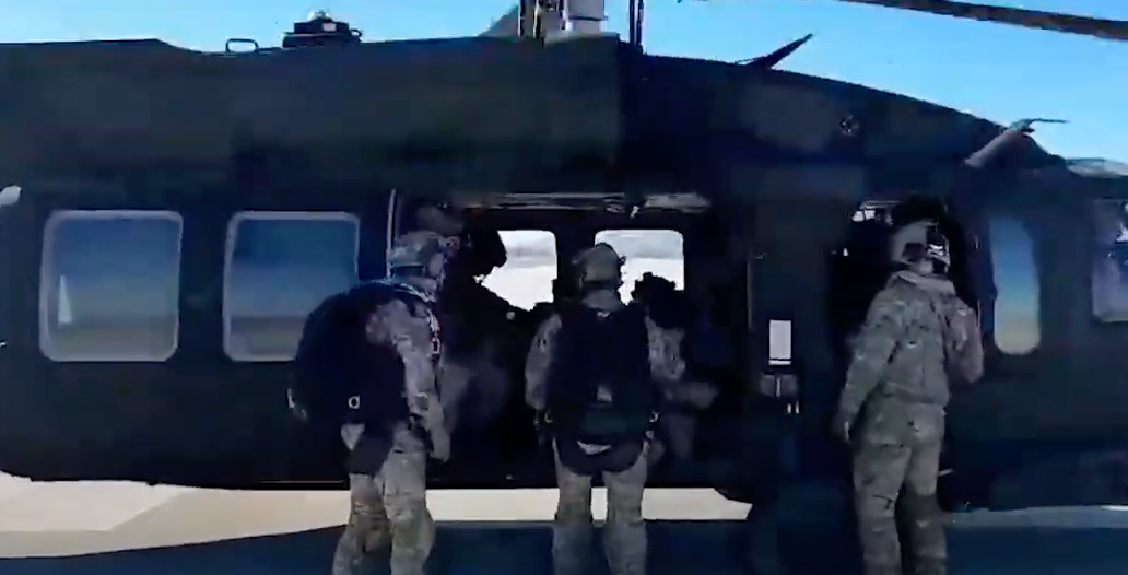 Ελλάδα και ΗΠΑ πραγματοποίησαν συνεκπαίδευση με άλματα Ελευθέρας Πτώσης στα Μέγαρα (βίντεο)