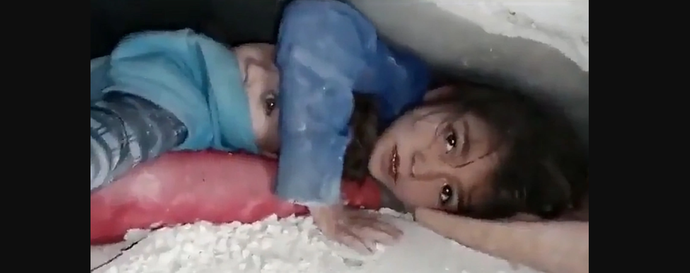 Σεισμός στην Τουρκία: 7χρονη προστάτευε το κεφάλι του αδελφού της επί 17 ώρες κάτω από τα συντρίμμια  (βίντεο)